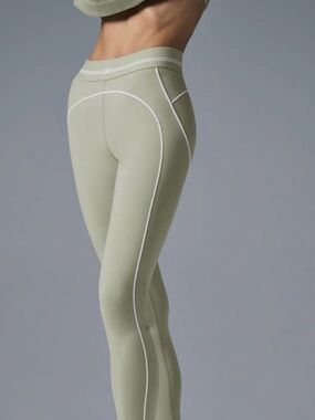 ALO Yoga Airbrush High Waist Heart Throb Leggings